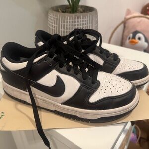 Nike Black and White Women's Sneakers